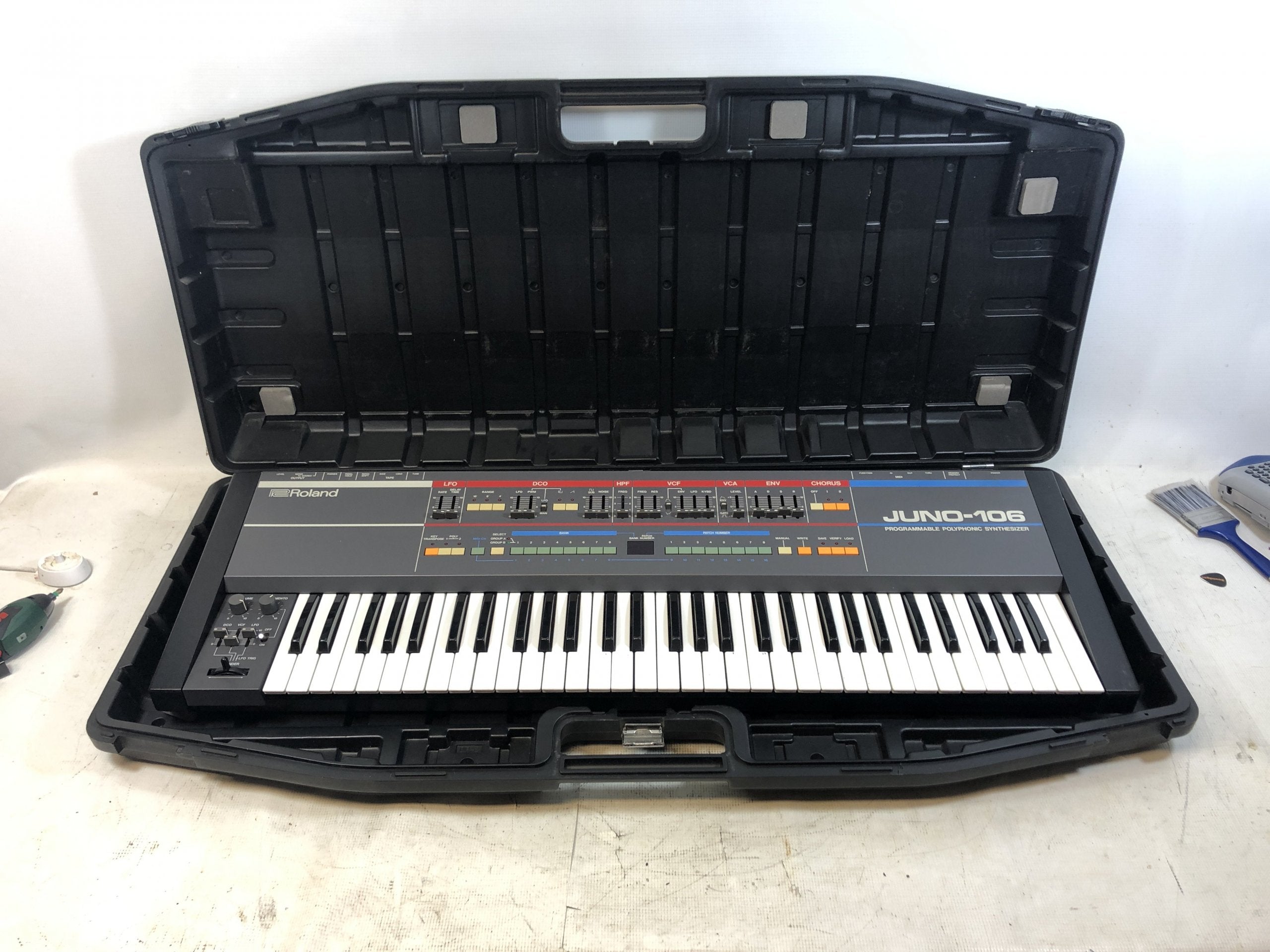 Roland Juno-106 + Hard Case FOR SALE – Soundgas