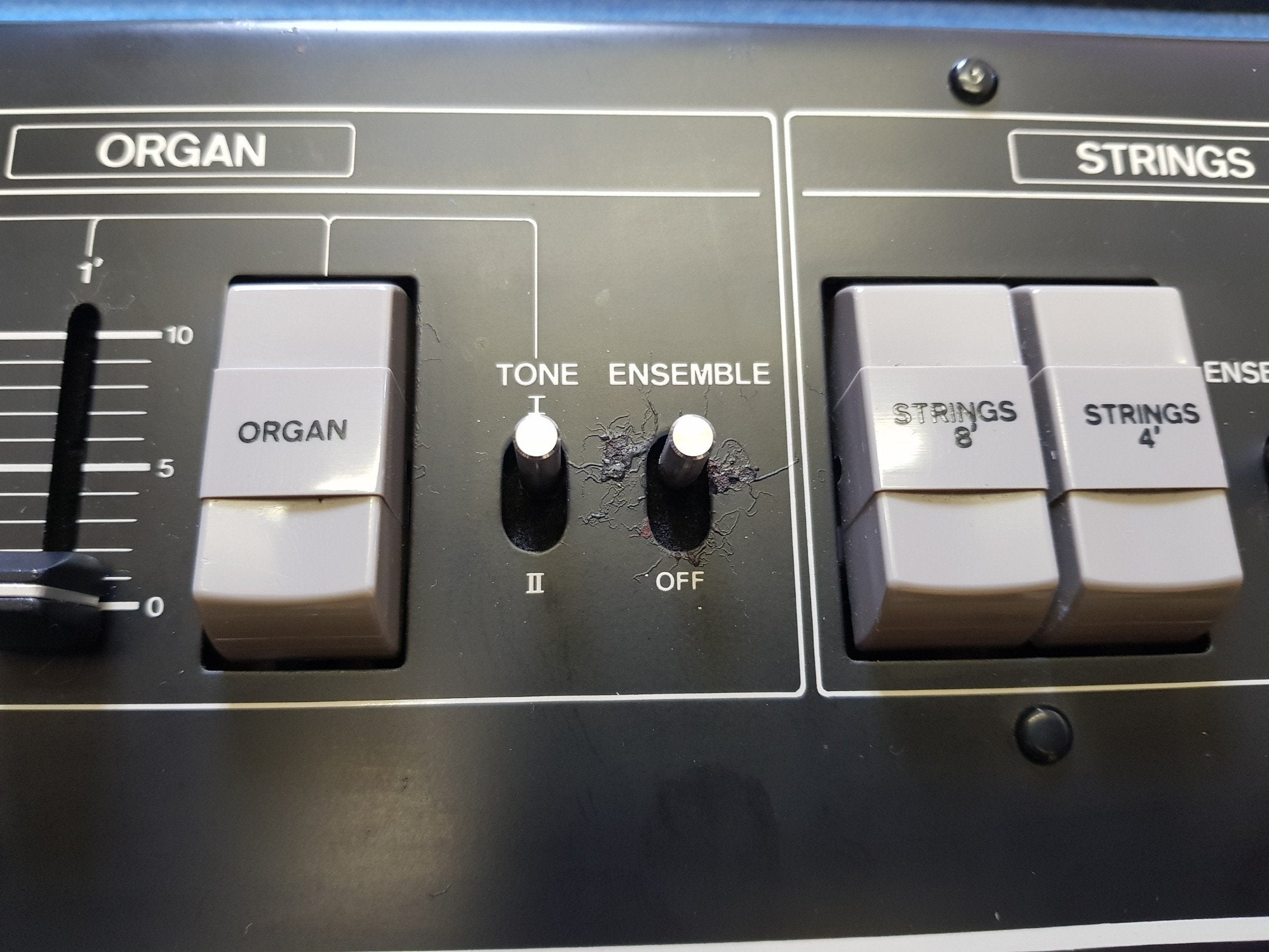 Verleih für Studiotechnik: Roland RS-09 Organ/Strings Verleih für Studiotechnik: Roland RS-09 Organ/Strings