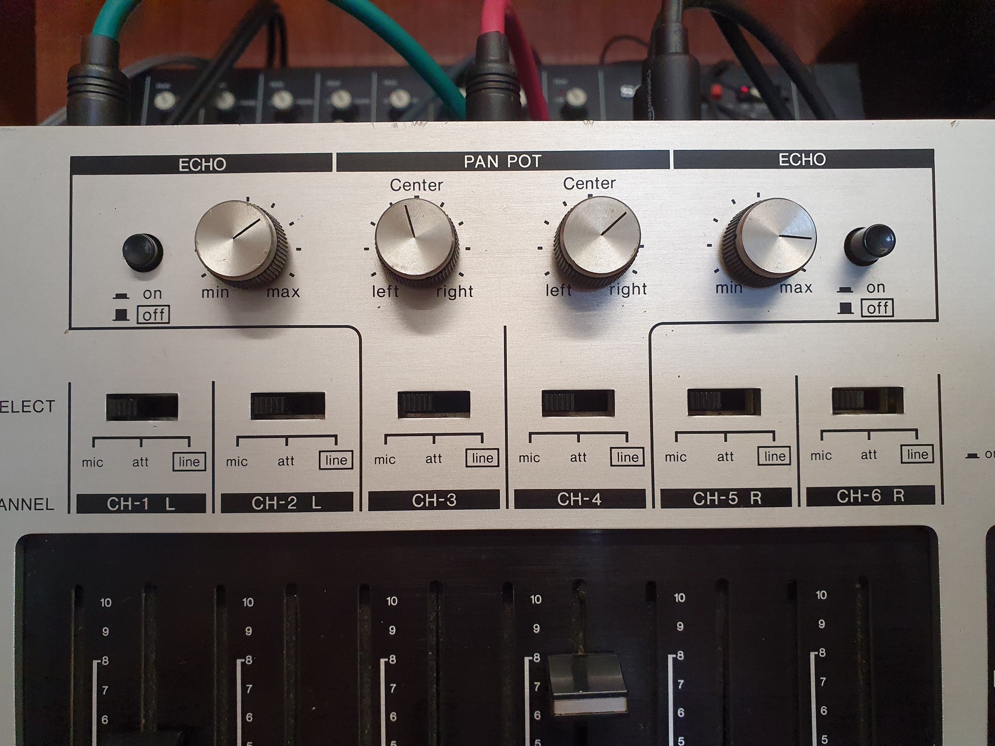 Victor MI-60 Stereo 6-Channel Mic Mixer FOR SALE – Soundgas