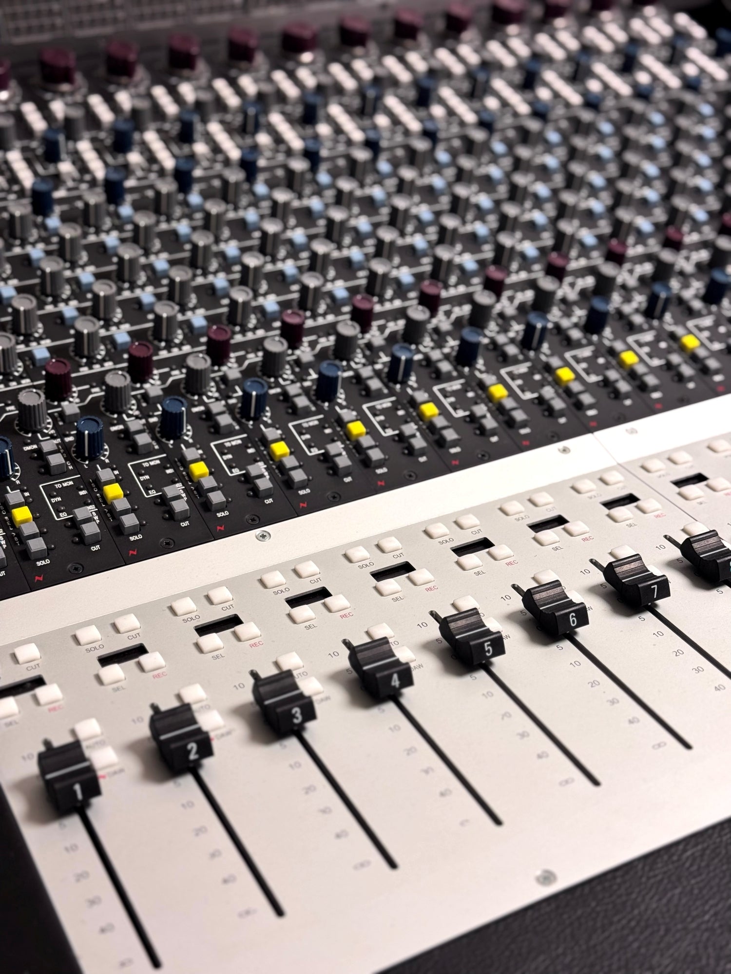AMS Neve Genesys_4