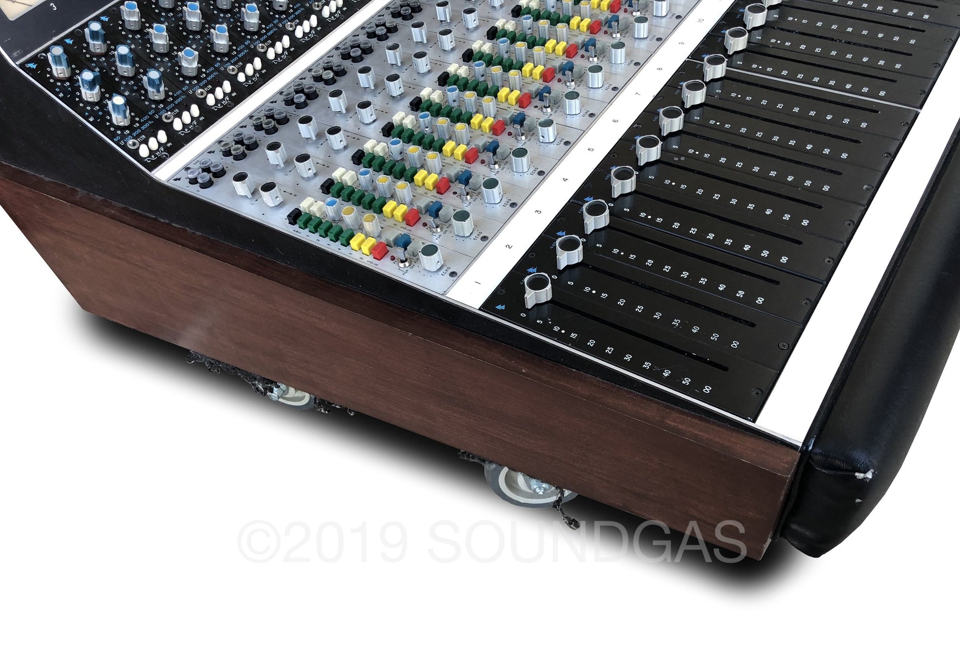 API 1604 Mixing Desk