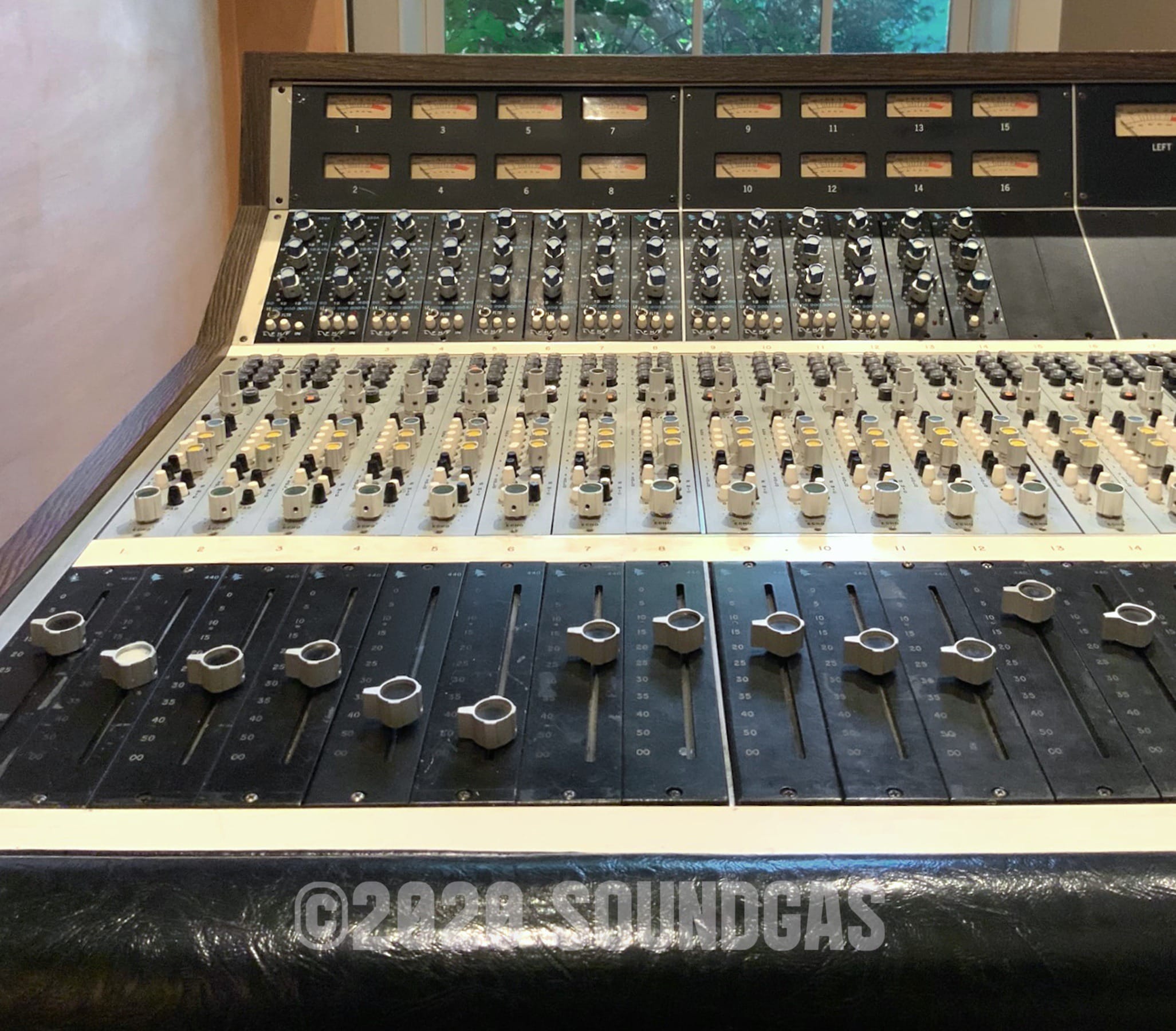 API 2488 Vintage Console (Early 70s) FOR SALE – Soundgas