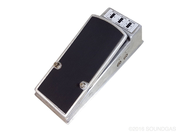 Fender-Fuzz-Wah-Effects-Pedal-