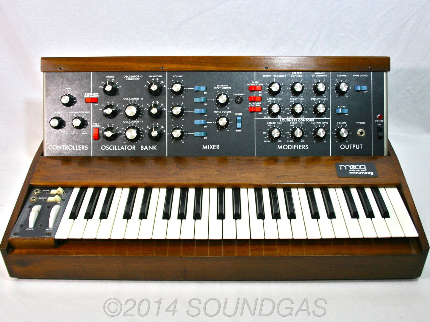 MOOG MUSIC MINIMOOG MODEL D (1973)