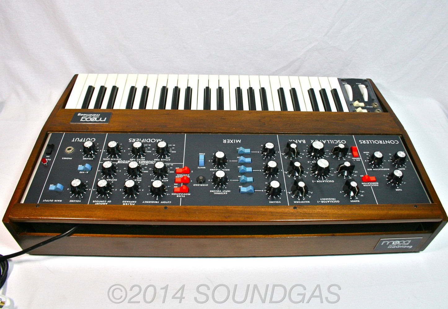 MOOG MUSIC MINIMOOG MODEL D (1973)