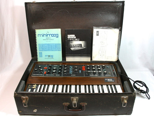 MOOG MUSIC MINIMOOG MODEL D (1973)