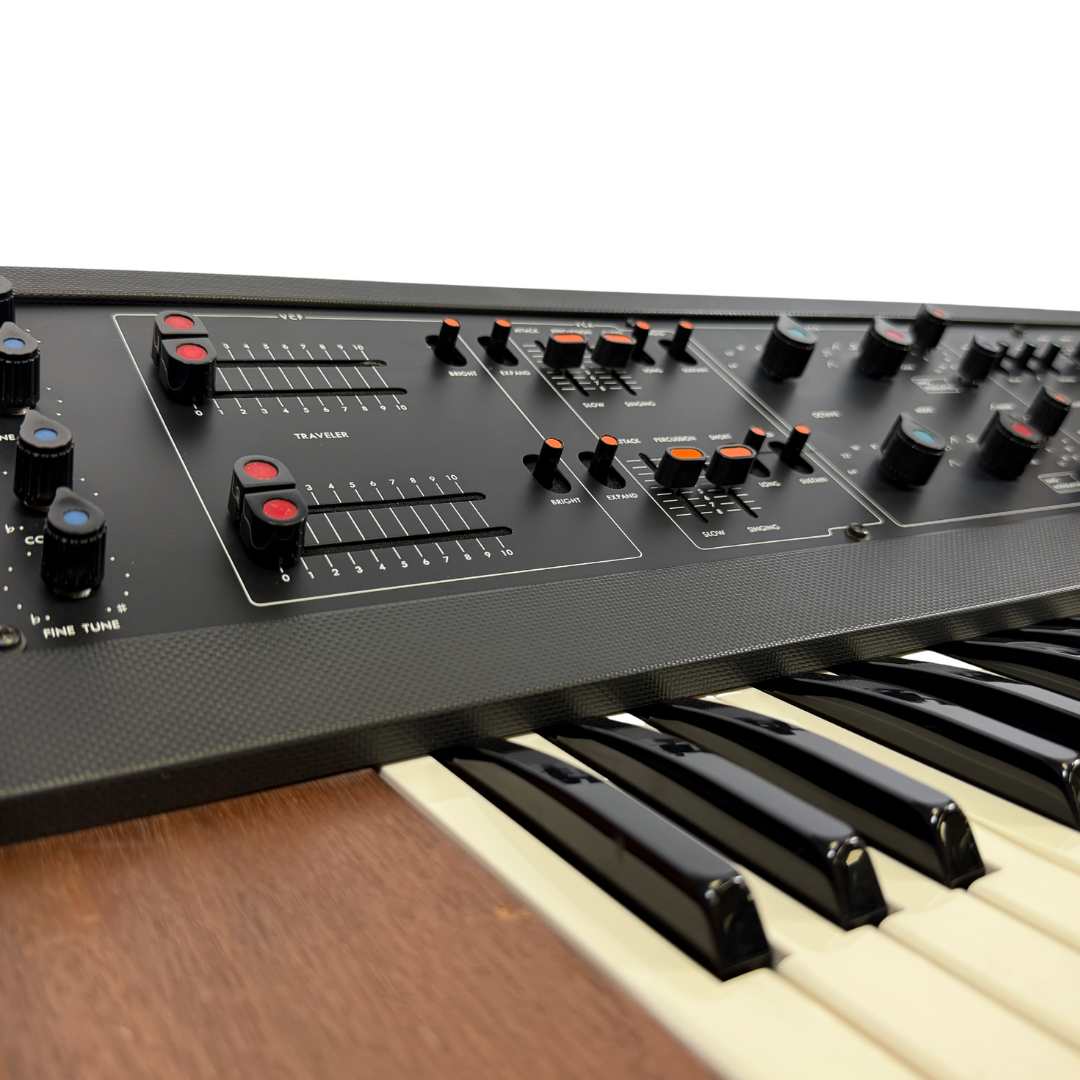 Korg 800DV - SN 5808