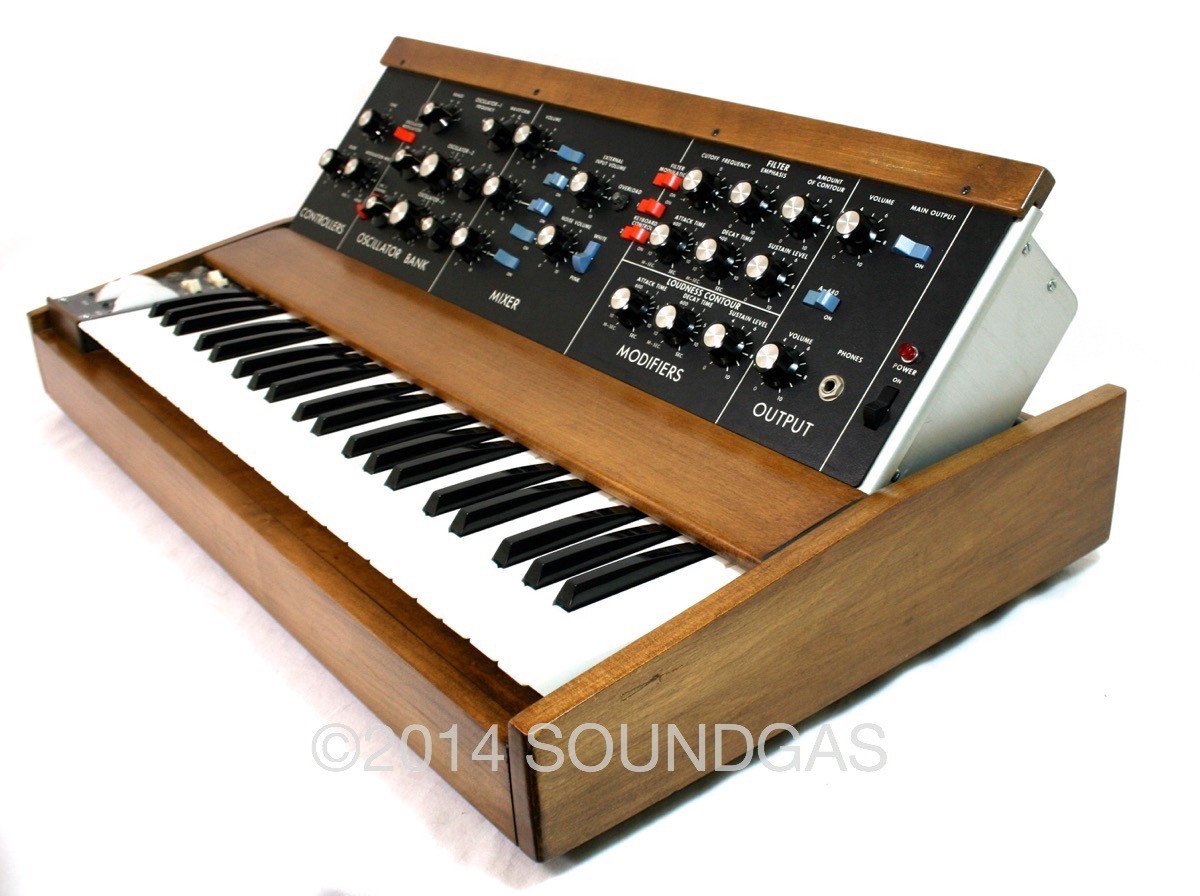 Moog Minimoog Model D Synthesiser (Tilt Left)