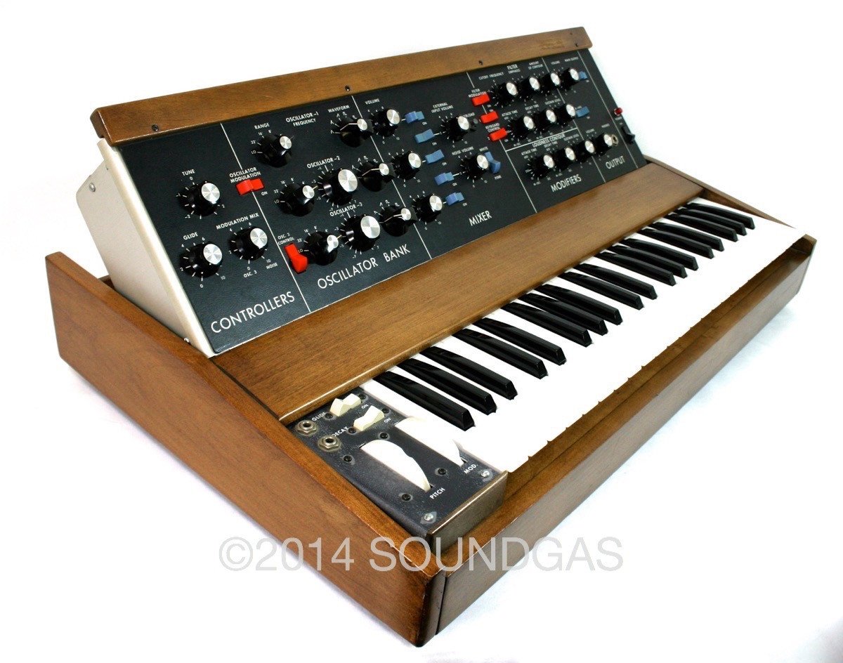 Moog Minimoog Model D Synthesiser (Tilt Right)