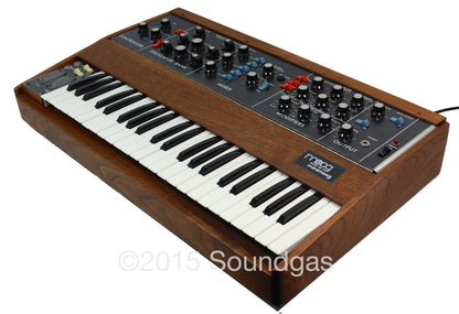 MOOG MUSIC MINIMOOG MODEL D (1972)