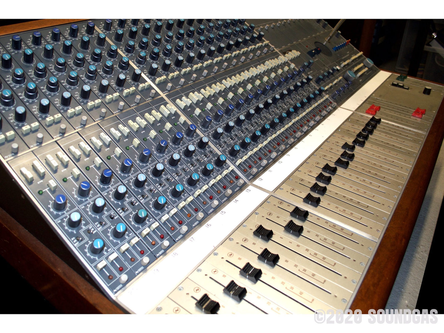 Neve 5305 Console