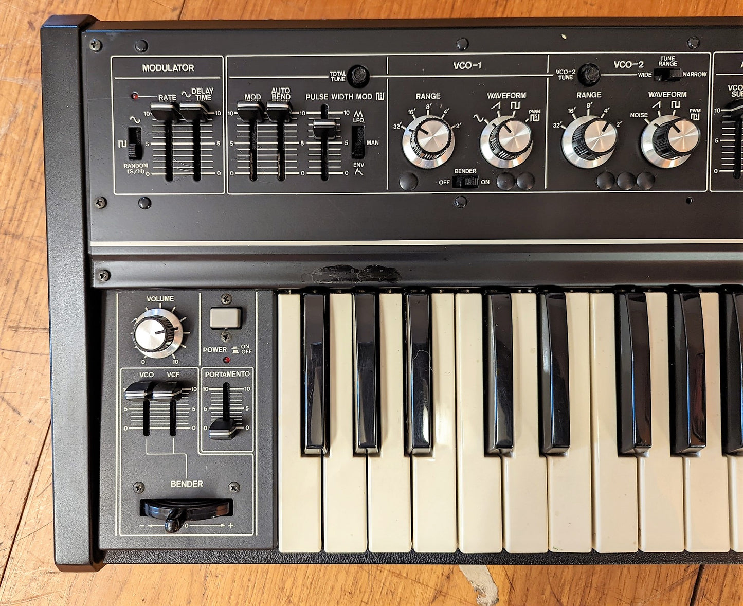 Roland SH-2 Synthesizer