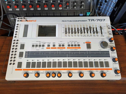 Roland TR-707 Circuitbent + Expanded (727 808 909, 4 Soundgas Banks)