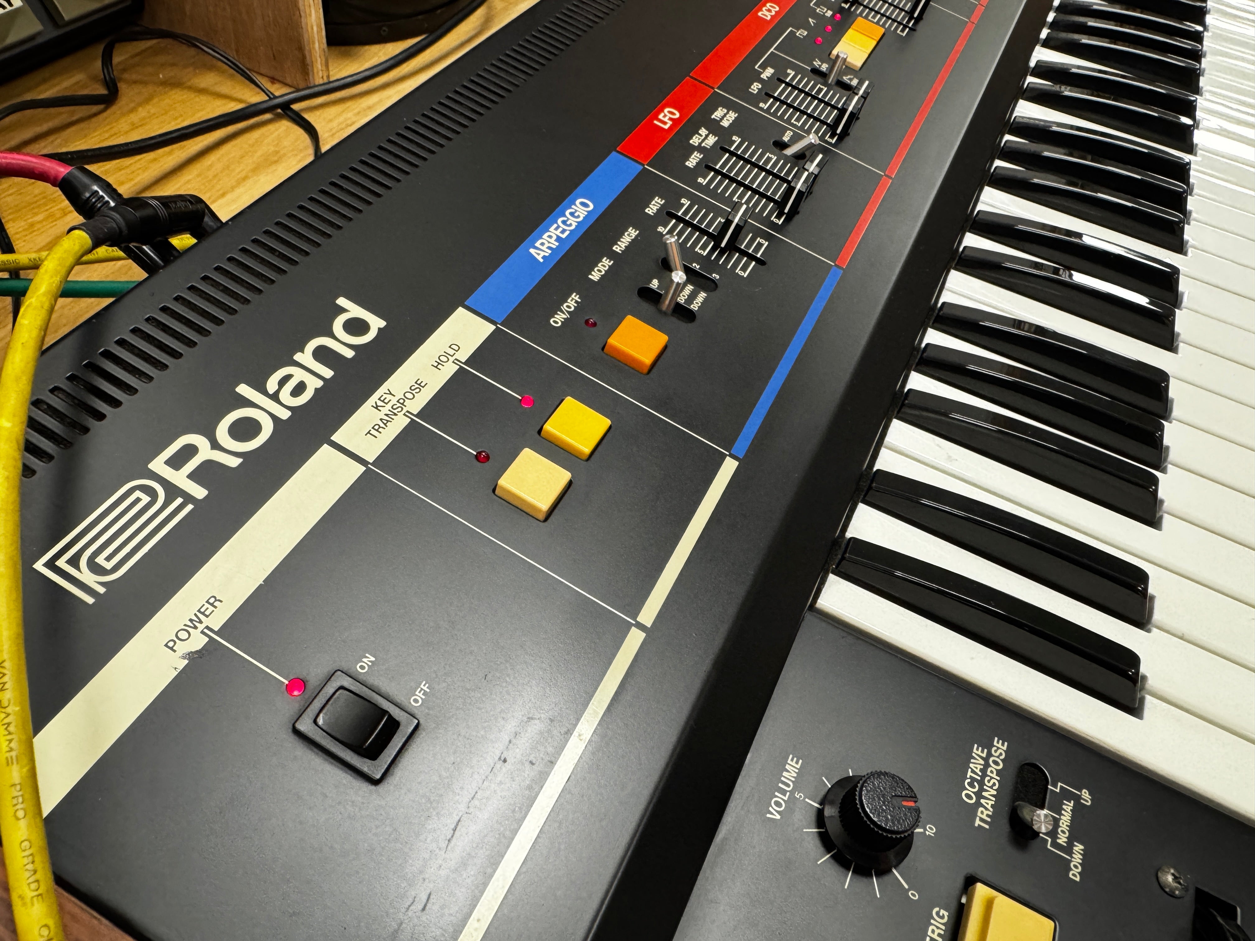 Roland Juno-6 near mint - SN 140191
