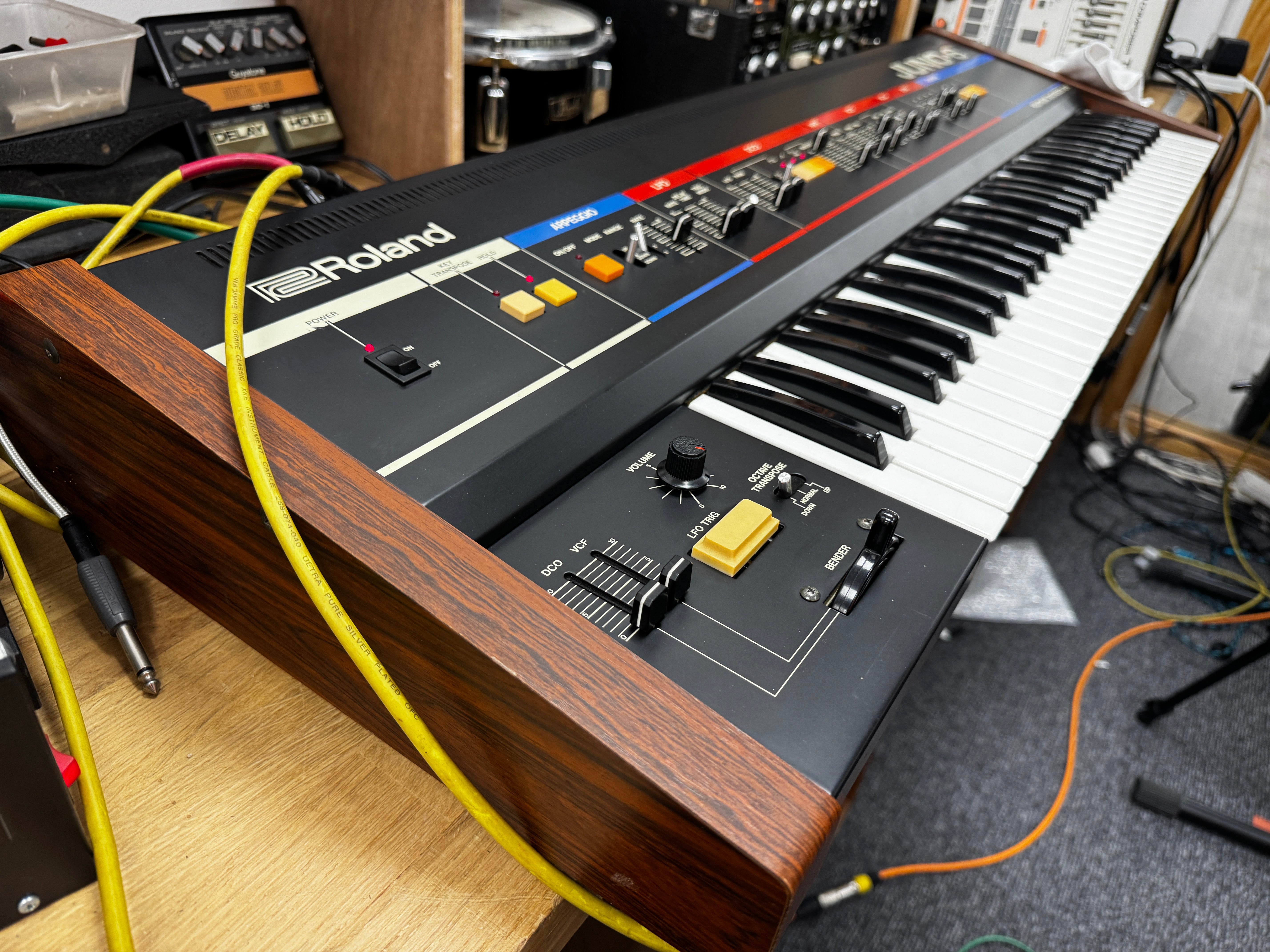 Roland Juno-6 near mint - SN 140191