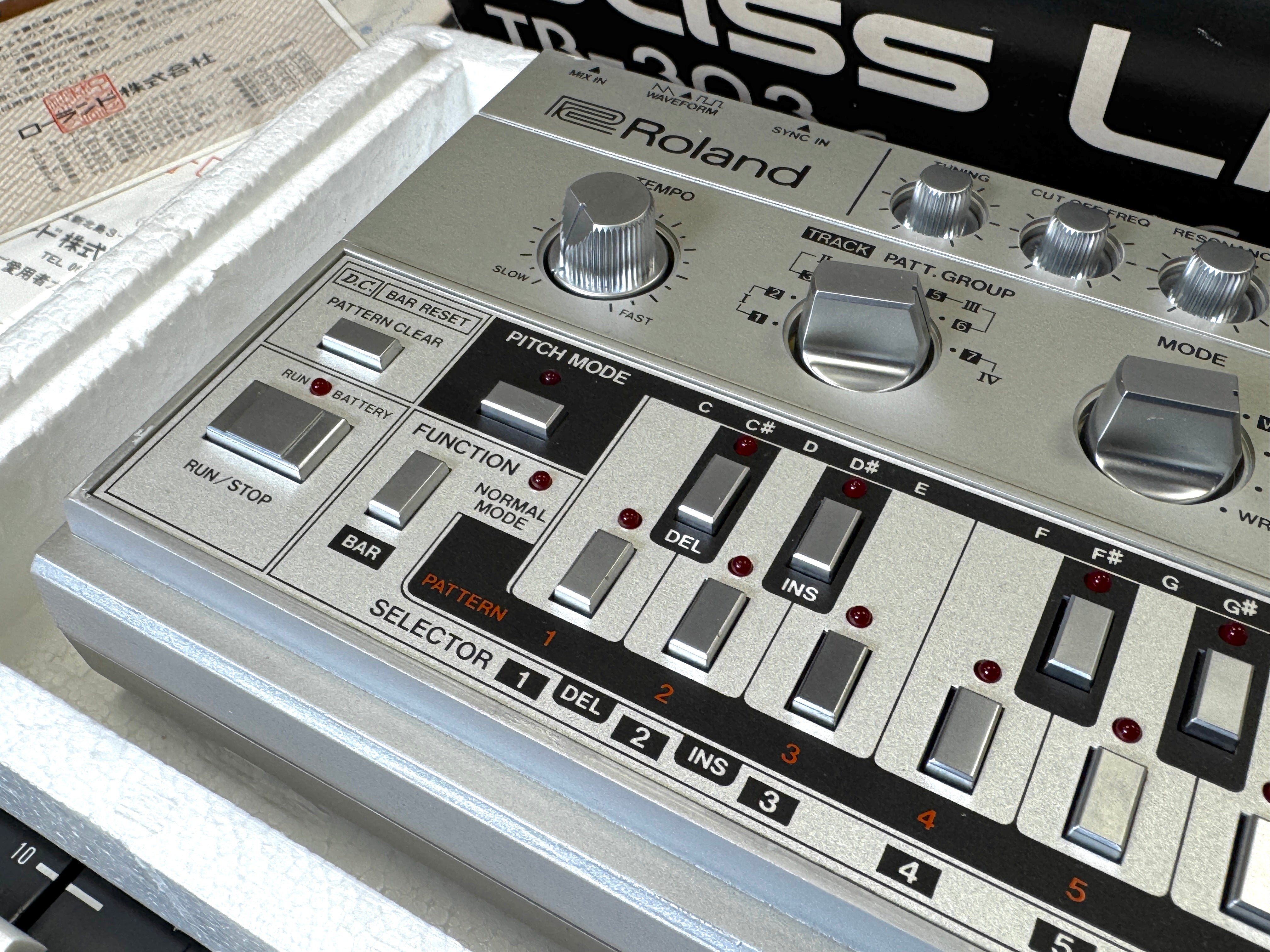 Roland TB-303 Bass Line Tempo Close Up