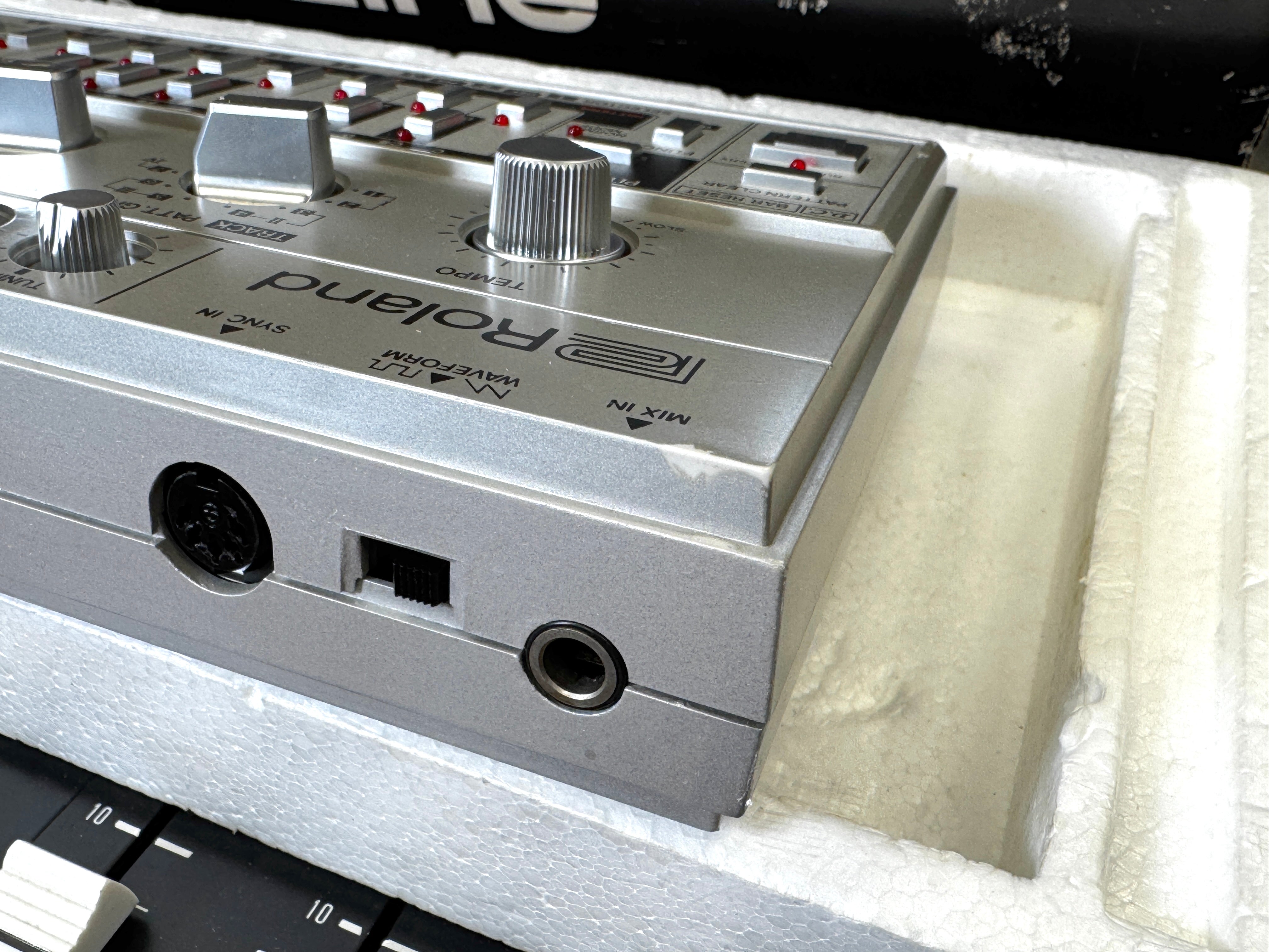 Roland TB-303 Bass Line Power Input