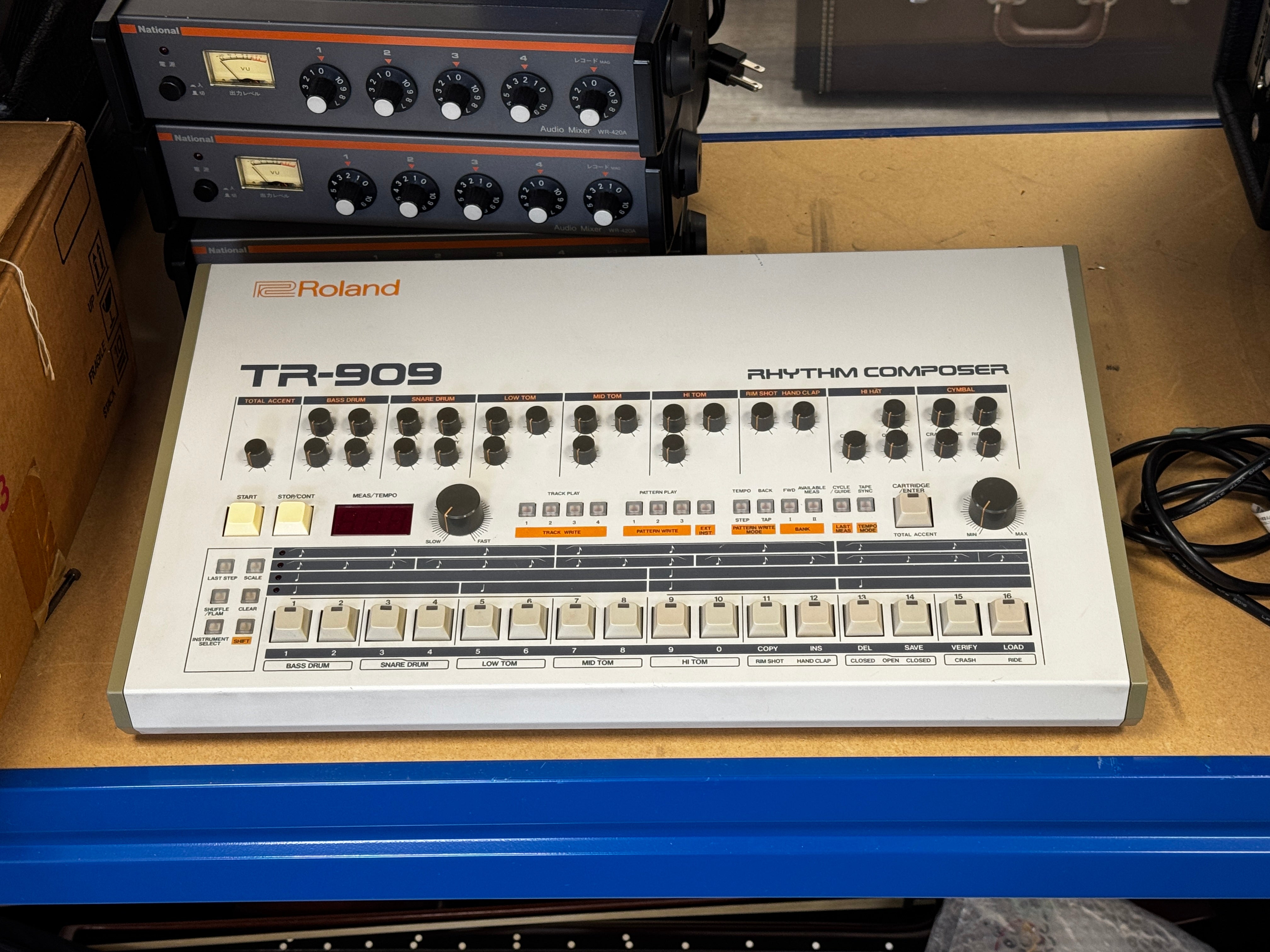 Roland TR-909 Rhythm Composer - SN 360293