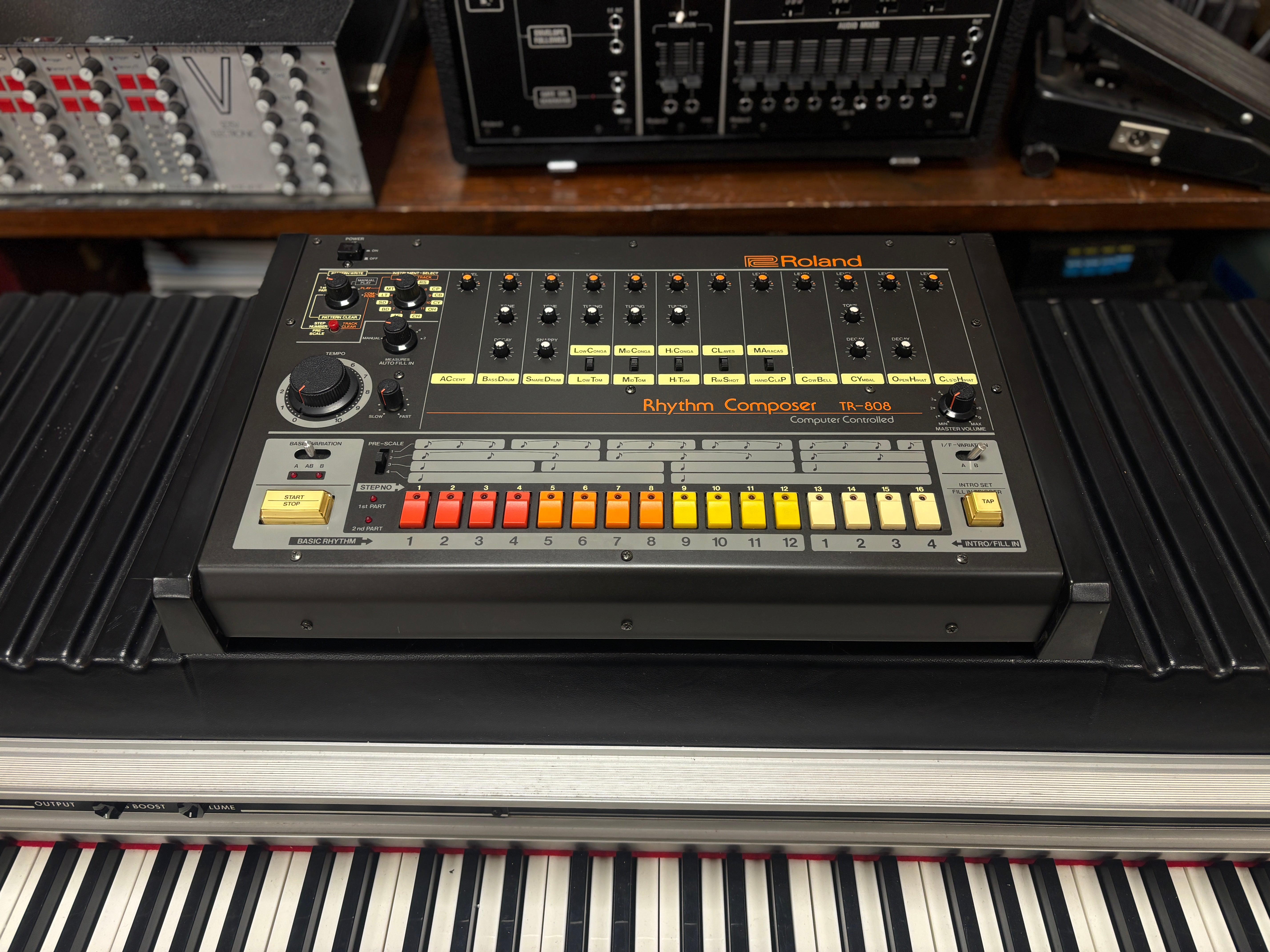 Roland TR-808 Rhythm Composer - near mint SN 311244