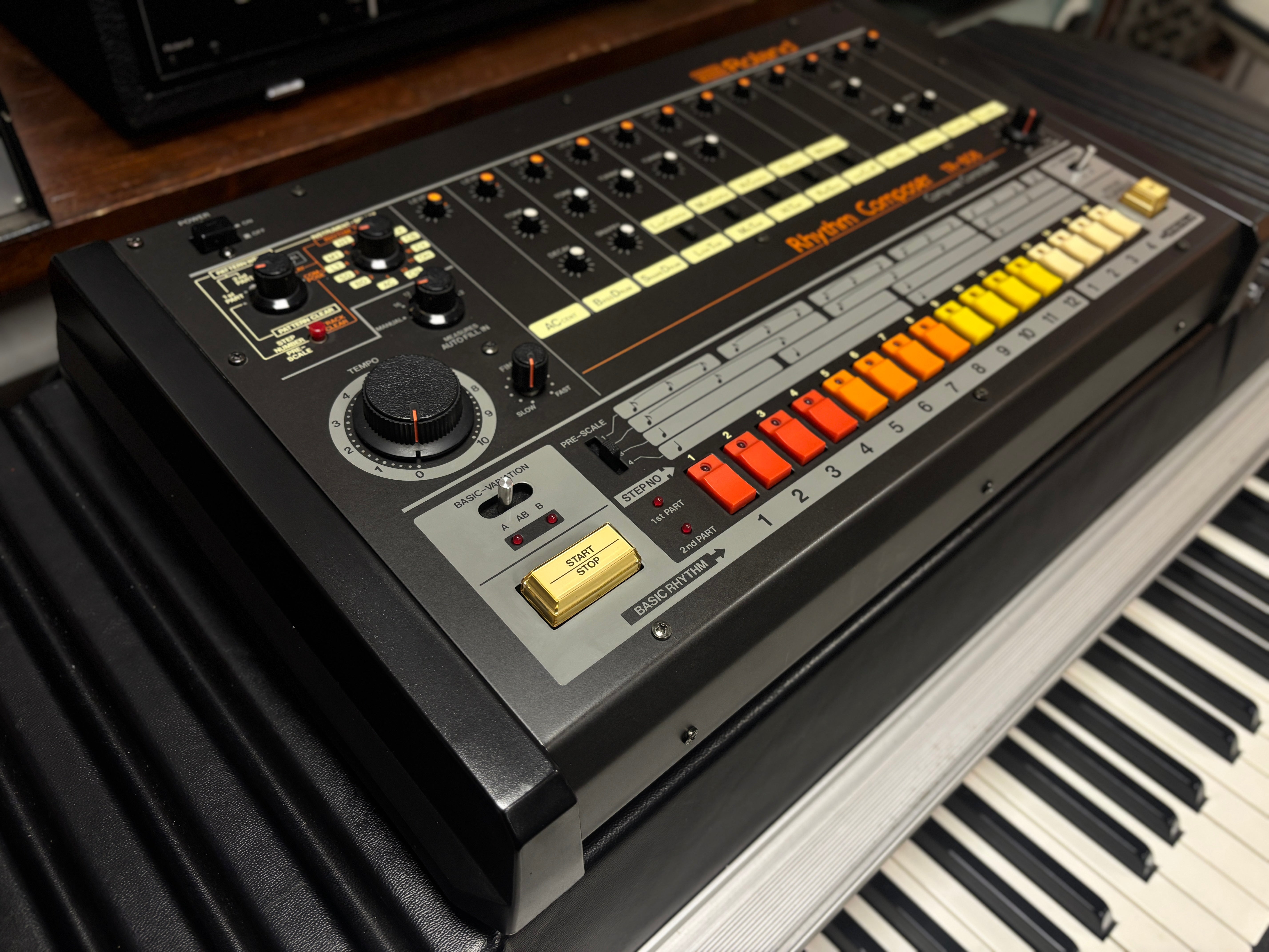 Roland TR-808 Rhythm Composer - near mint SN 311244