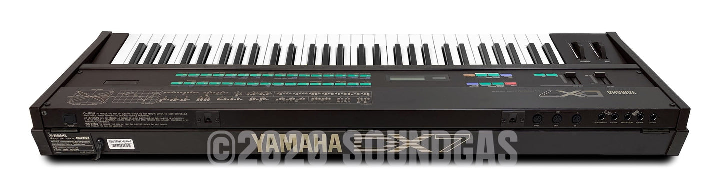 Yamaha DX-7 - Mint + Accessories