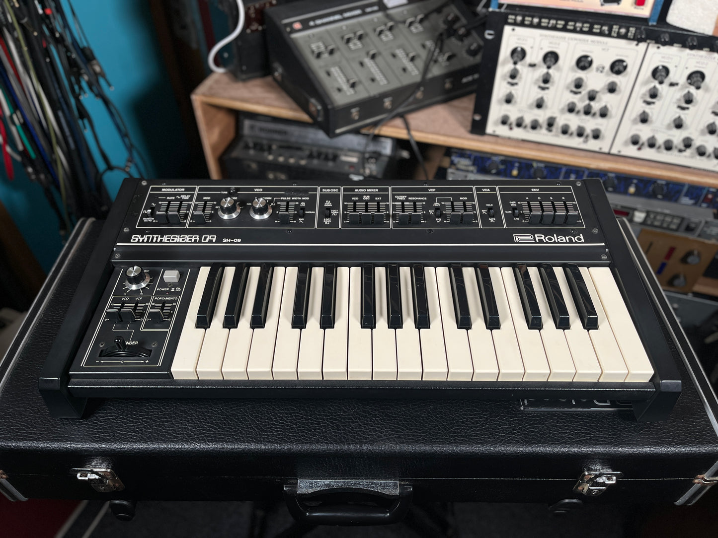 Roland SH-09 Cased