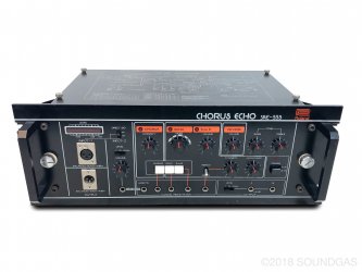 Roland-SRE-555-Chorus-Echo-Cover-2_926a5e4d-96df-4c28-b6fd-075dc1a04657