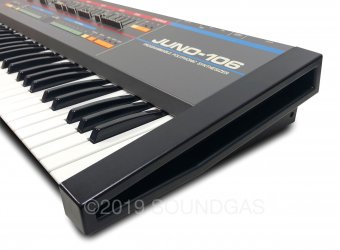 Roland Juno-106 + Hard Case