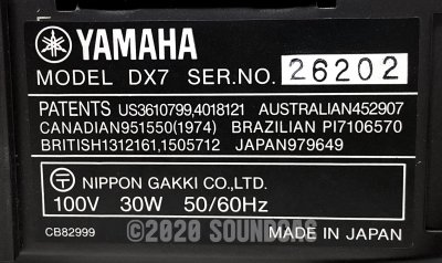 Yamaha DX-7 – Mint + Accessories