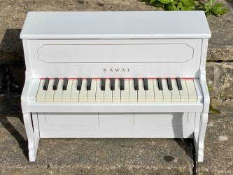 Toy Store: Kawai Toy Upright Piano (White)