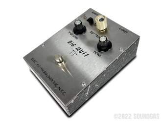 Electro-Harmonix-Triangle-Big-Muff-Pi-230522-Cover-2