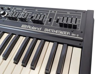 Roland SH-2 Synthesizer – Near Mint
