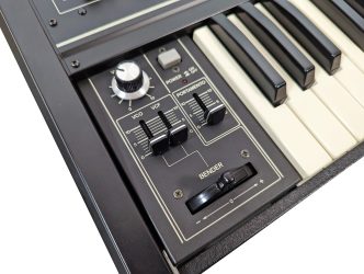 Roland SH-2 Synthesizer – Near Mint